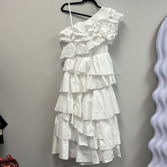 Ariadne Gown - Picture 6 of 7